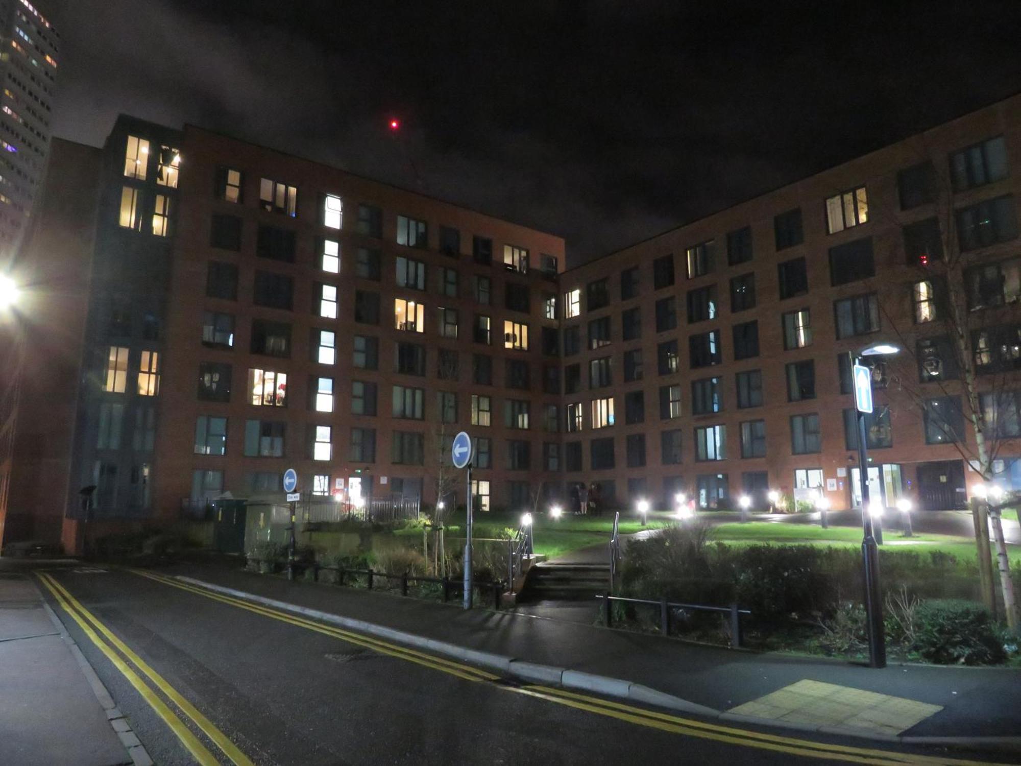 City Centre Apartment With Free Parking, 2 Bathrooms, Netflix And Wifi - Suitable For Contractors And Families - By Noor Luxury Accommodations Birmingham Exterior photo
